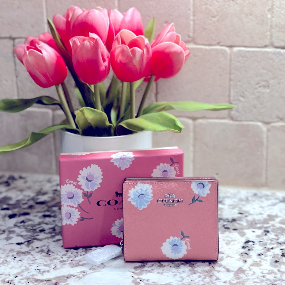 🌸🌸🆕 Coach Boxed Snap Wallet With Daisy Print🌸